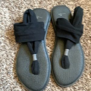 Sanuk sandals. Womens size 8
